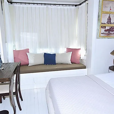 B House Hotel *