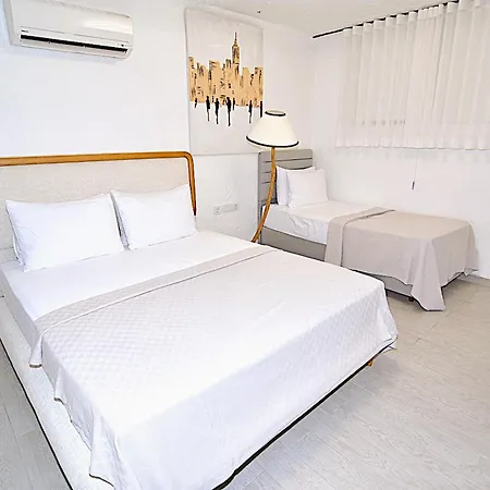 B House Hotel *