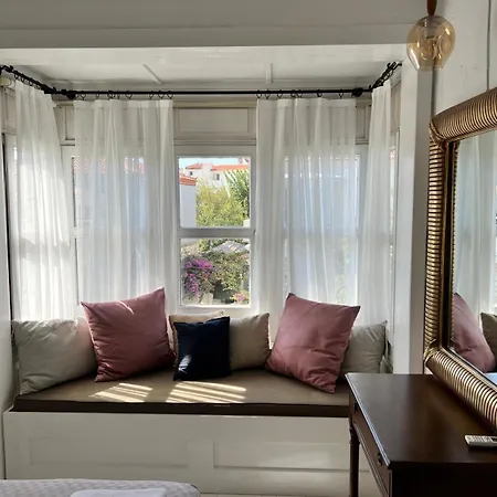 Hotel B House *