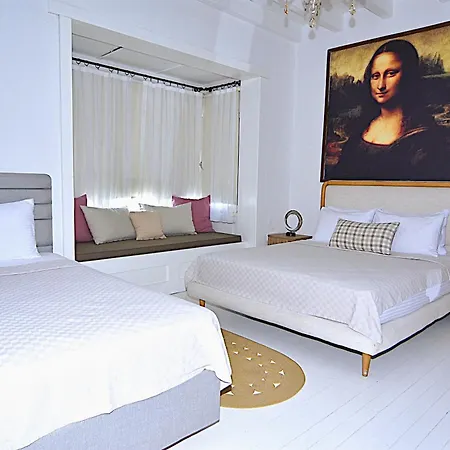 Hotel B House *