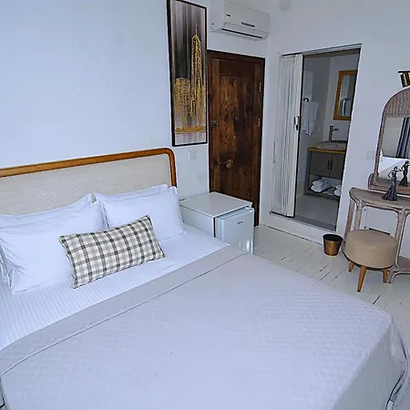 B House Hotel *