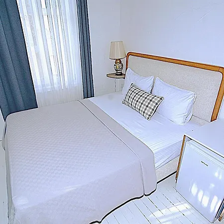 B House Hotel *