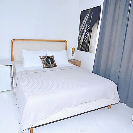 Hotel B House *